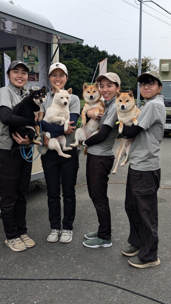 親子で楽しむ柴犬ふれあい体験［芝田荘］