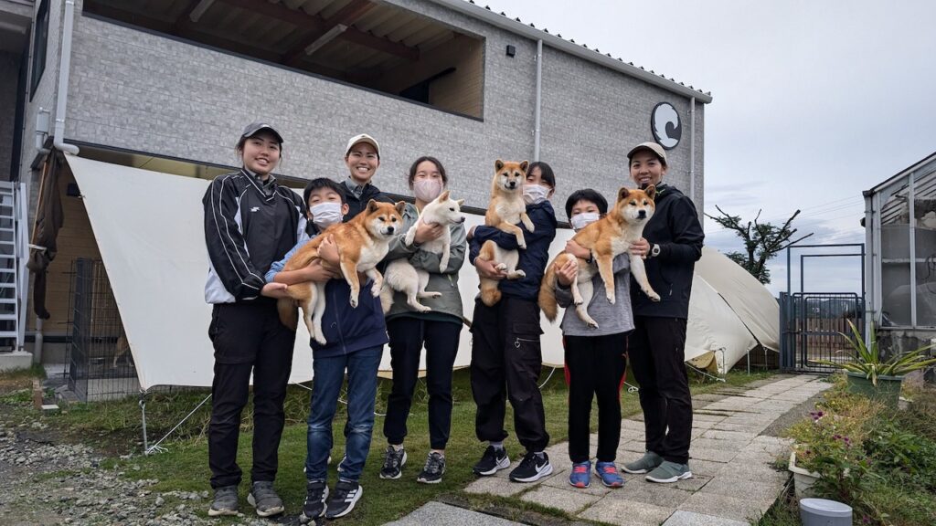 親子で楽しむ柴犬ふれあい体験［芝田荘］