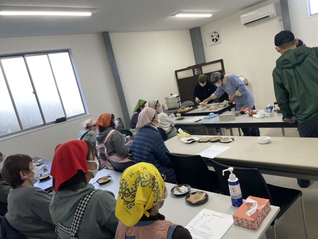 お茶で燻製！？燻製作り体験［荻原製茶］