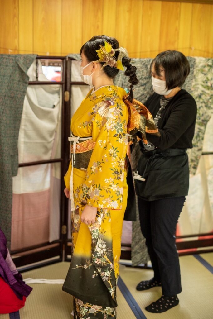 法多山で着物美人♪プロ直伝の所作と撮影会［着付け部屋　わかぎ］