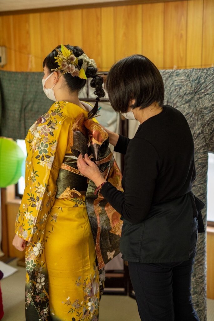 法多山で着物美人♪プロ直伝の所作と撮影会［着付け部屋　わかぎ］