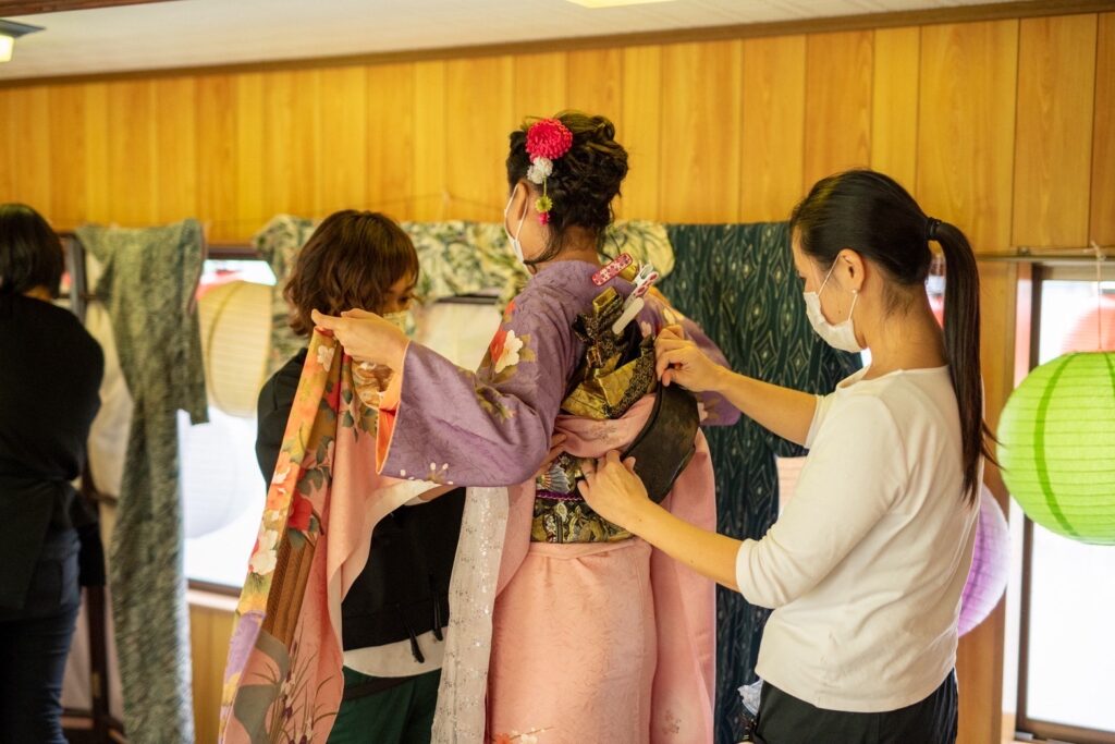 法多山で着物美人♪プロ直伝の所作と撮影会［着付け部屋　わかぎ］