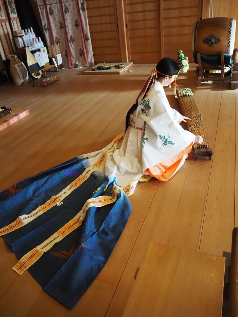 いにしえの装束体験［<ruby><rb>赤尾澁垂郡辺神社</rb><rt>あかおしぶたれこうりべじんじゃ</rt></ruby>］