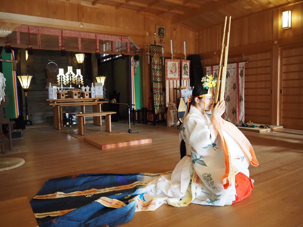 いにしえの装束体験［<ruby><rb>赤尾澁垂郡辺神社</rb><rt>あかおしぶたれこうりべじんじゃ</rt></ruby>］